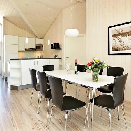 Vakantiehuis For Eight Guests *