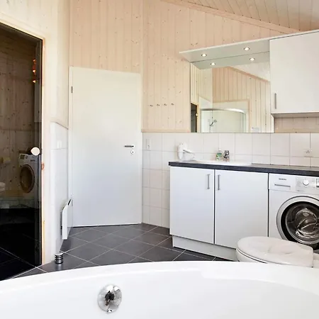 Vakantiehuis For Eight Guests *